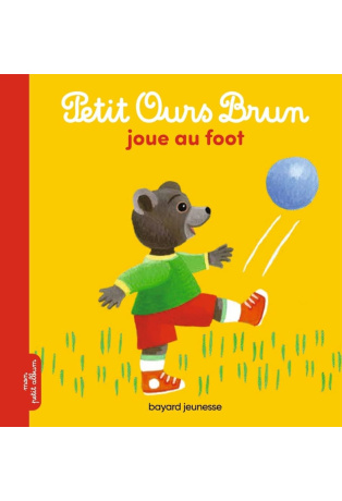 Petit Ours Brun joue au foot